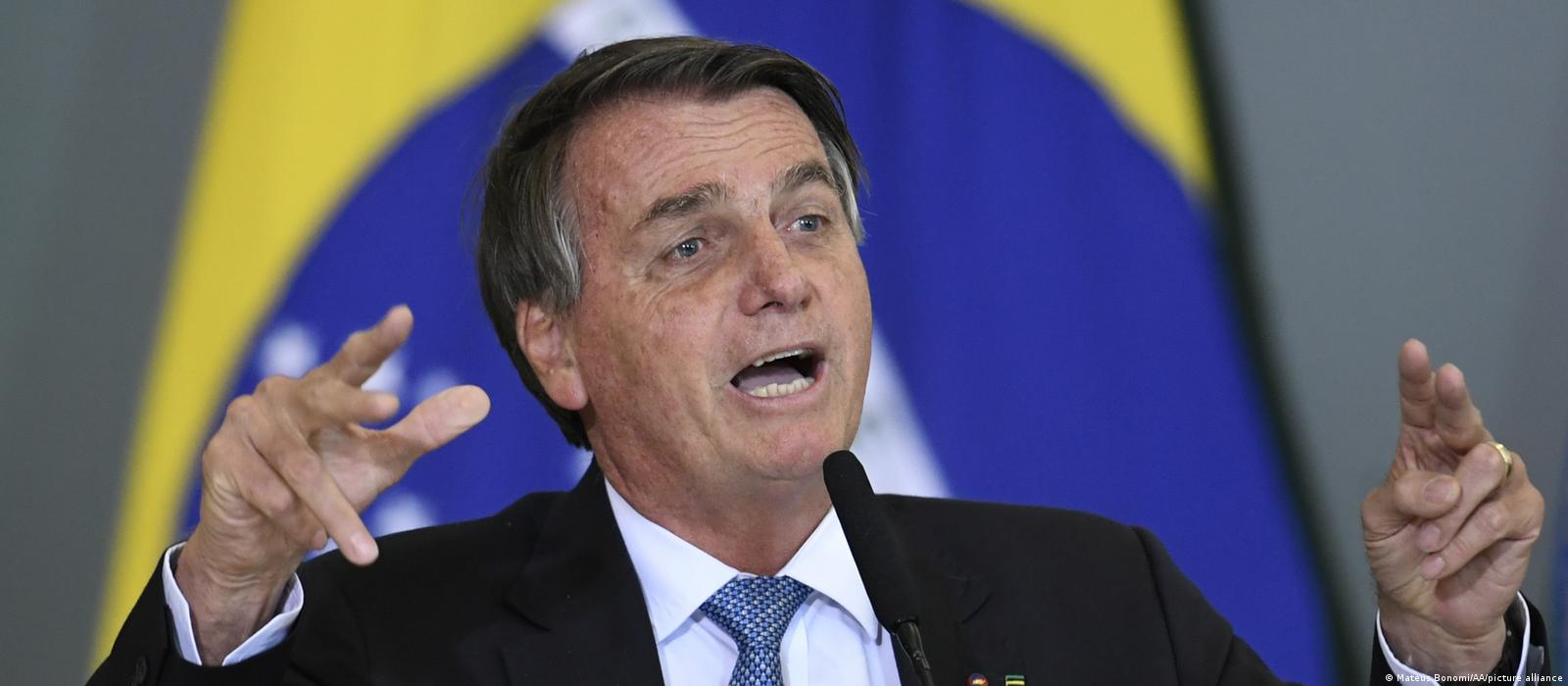 Bolsonaro repudia o nazismo e o equipara ao comunismo