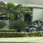Após batida carro invade calçada  e mata jovem, em Goiânia
