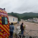 Bombeiros monitoram cheia do Rio Vermelho na Cidade de Goiás