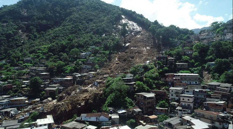 Com 136 mortes, Petrópolis divulga alerta sobre fake news