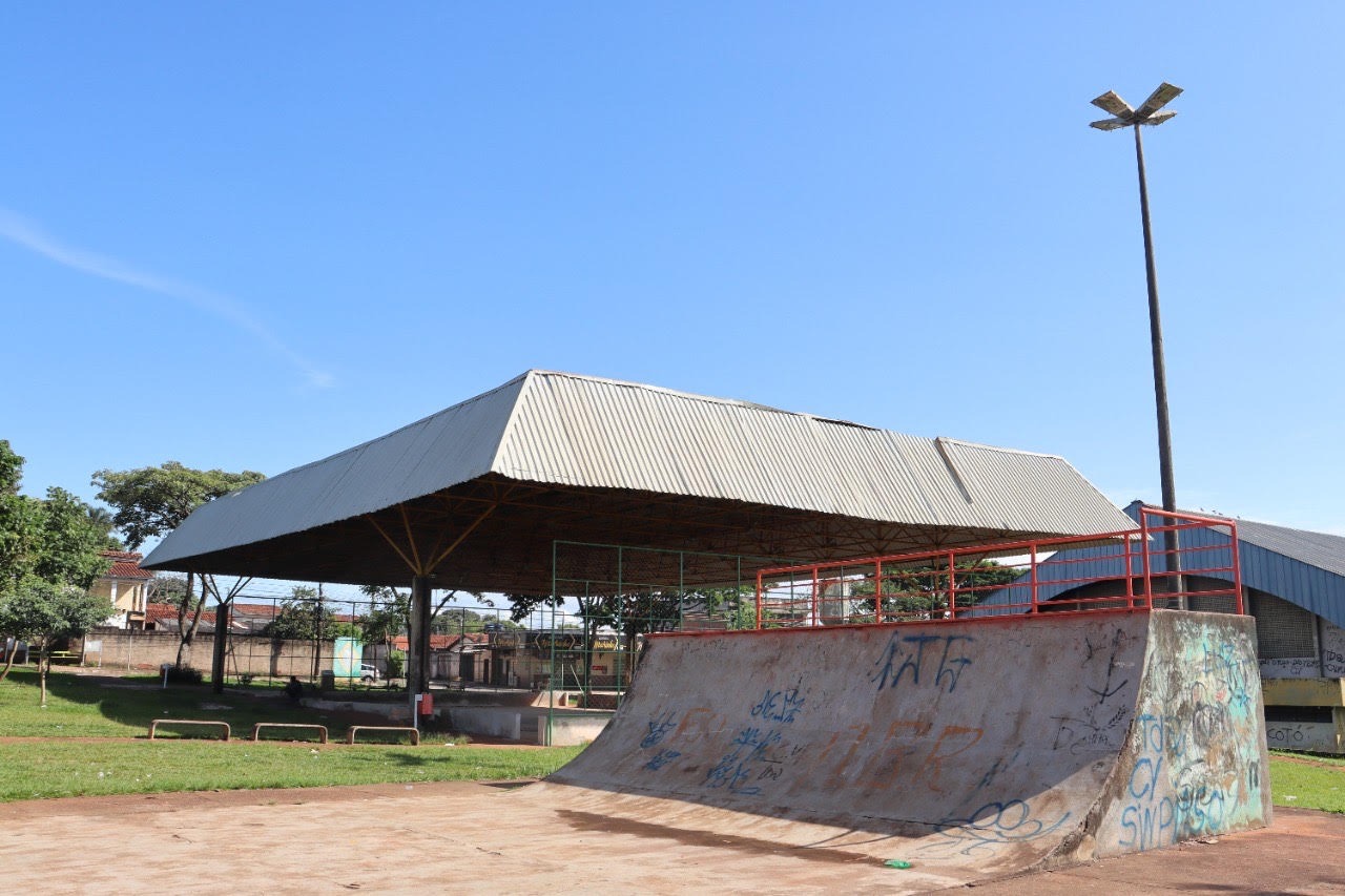 Prefeitura de Goiânia revitaliza complexo esportivo da Vila Pedroso com reforço na iluminação e ornamentação