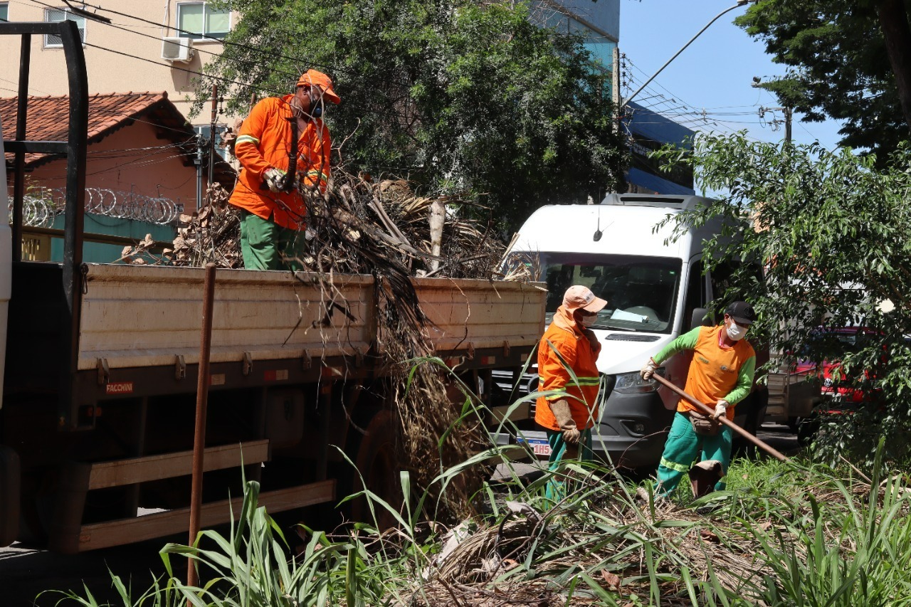 Em quatro dias, Comurg recolhe quase 3 mil toneladas de entulho das ruas de Goiânia