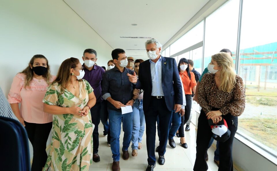 Em São Luís de Montes Belos, Ronaldo Caiado anuncia inauguração da Policlínica em março e entrega benefícios