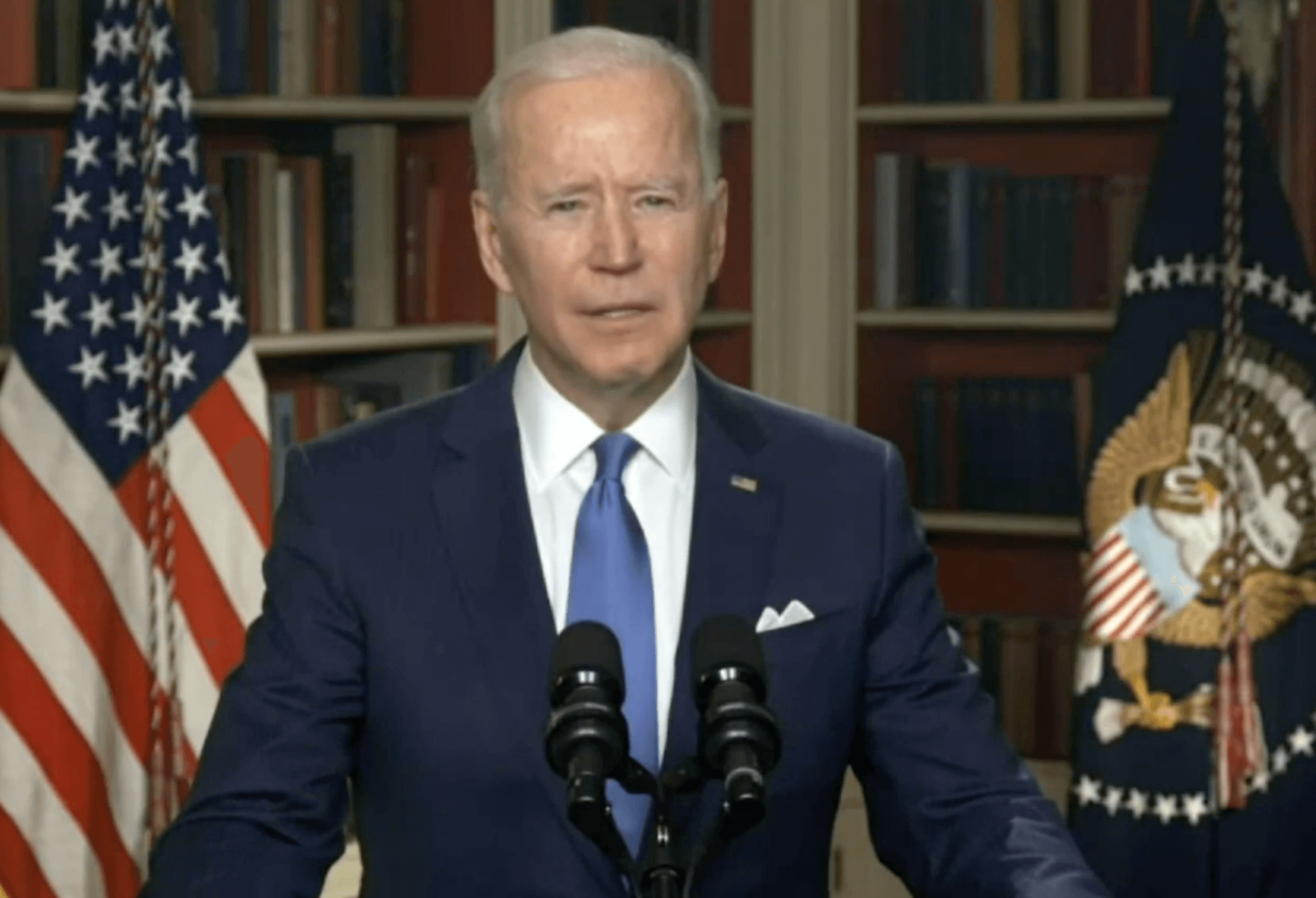 Biden usa 55 agências para rastrear objeções religiosas