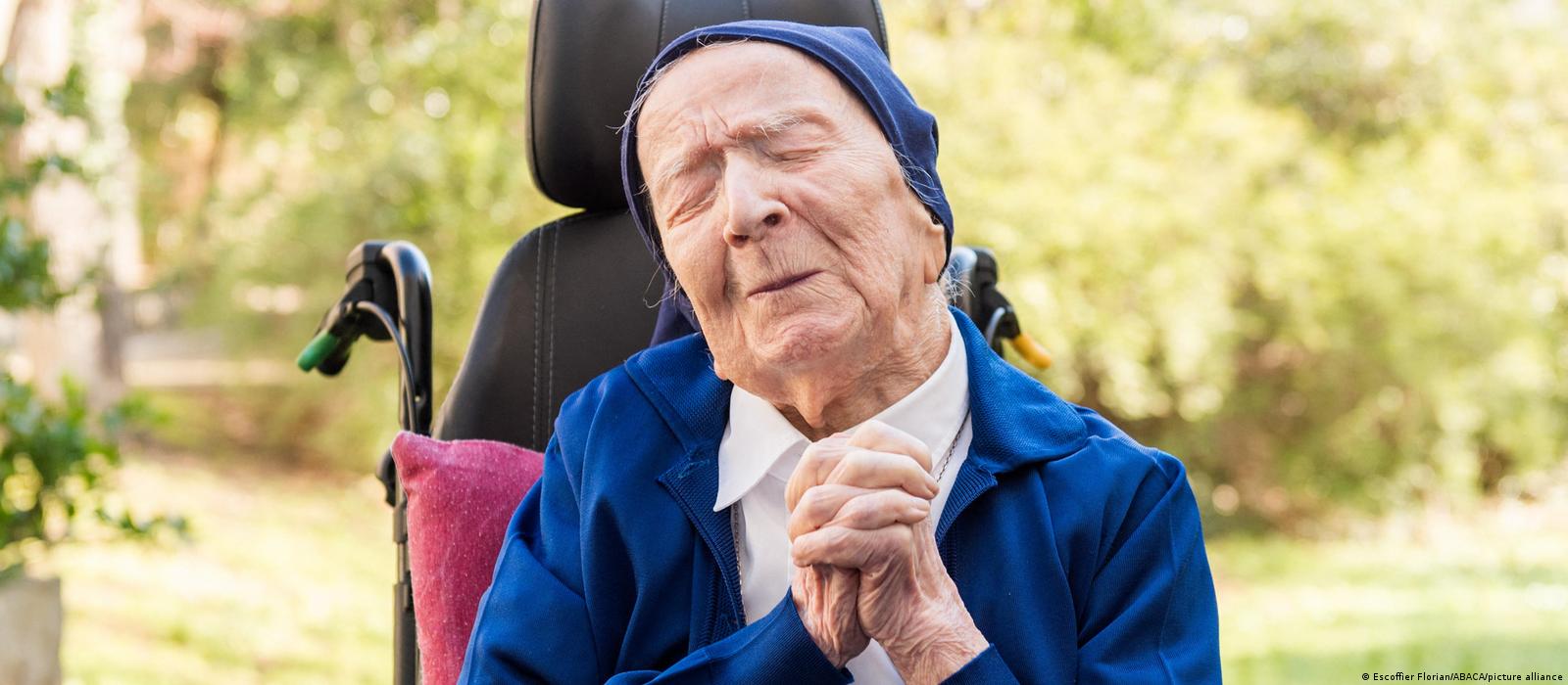 Sobrevivente da covid, mulher mais velha da Europa faz 118 anos.