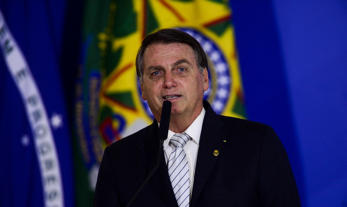 Presidente Bolsonaro fala sobre desempenho do PIB e faz um balanço do Governo