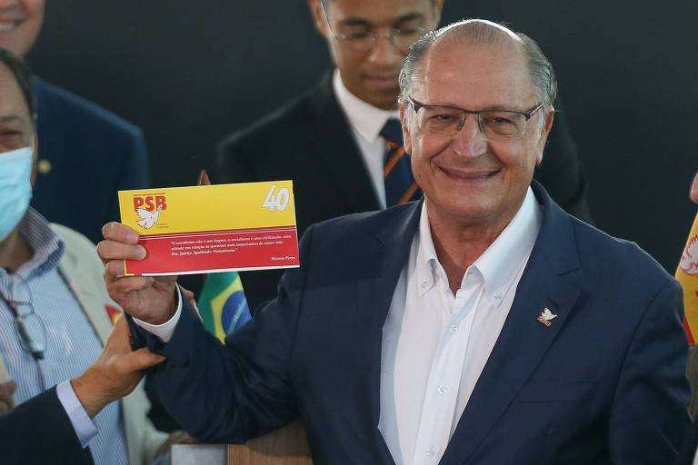 Alckmin se filia ao PSB e diz que Lula é esperança do Brasil