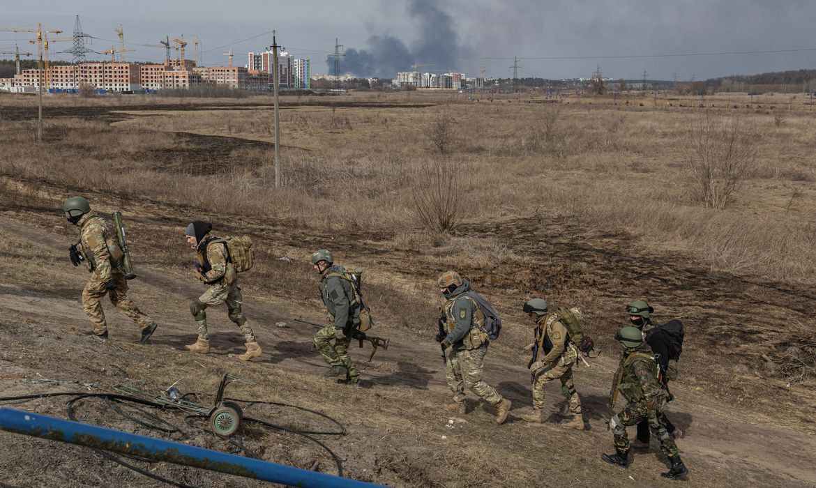 Ucrânia:  combate se alastra nos arredores de Kiev