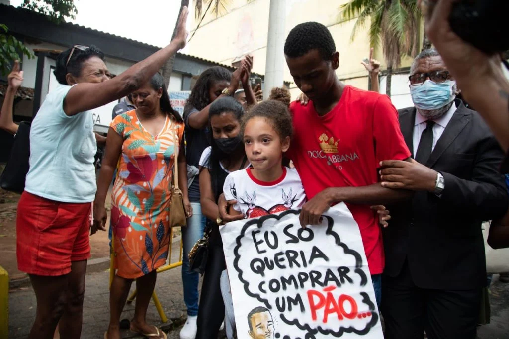 Juíza manda arquivar inquérito contra Yago, que saiu para comprar pão e foi preso no Jacarezinho