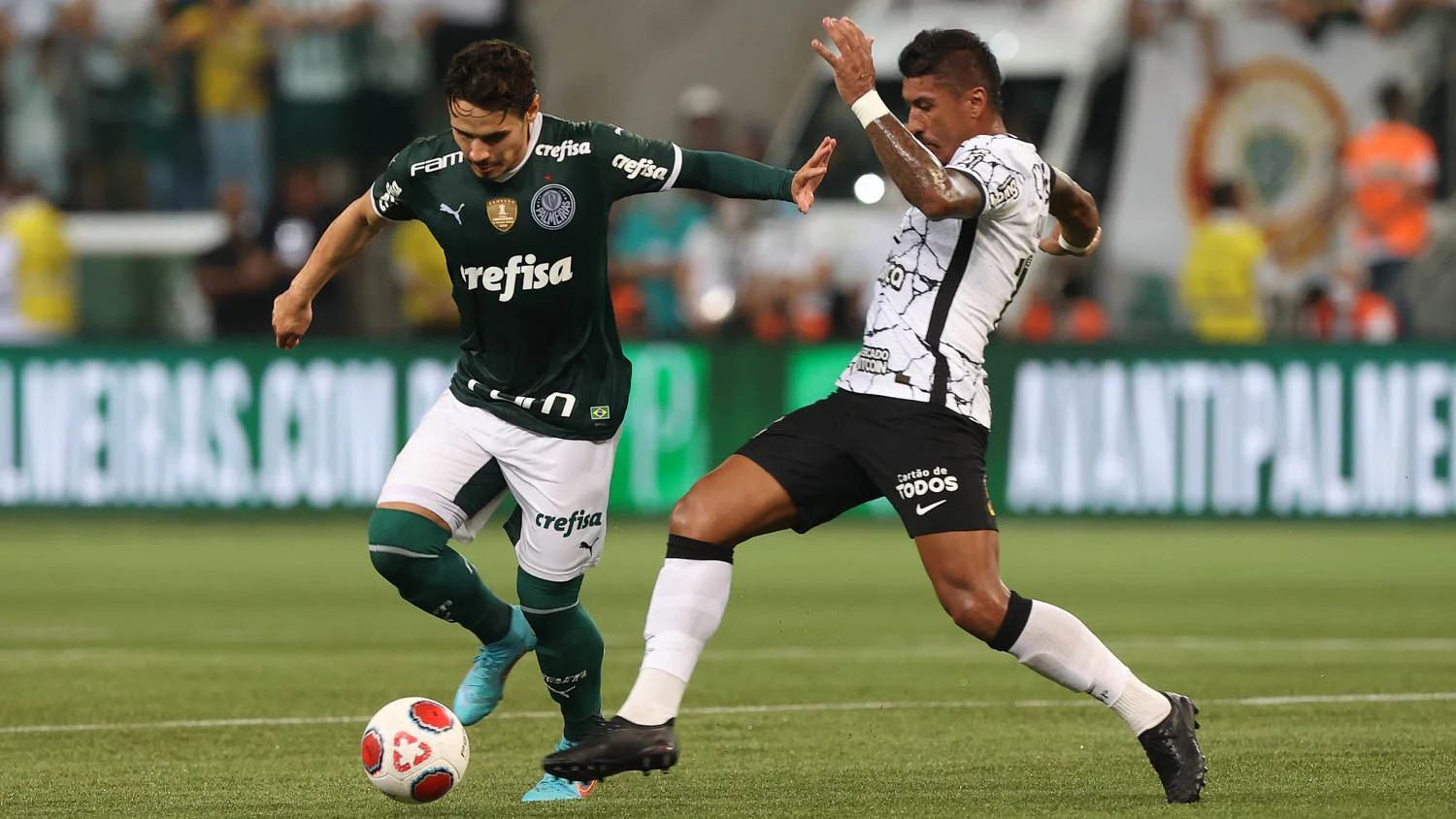 Palmeiras bate o Corinthians e mantém 100% em clássicos na temporada