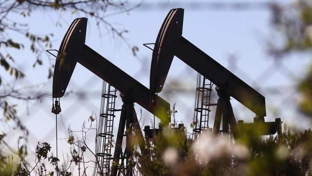 Preços do petróleo caem enquanto investidores avaliam embargo dos EUA à Rússia