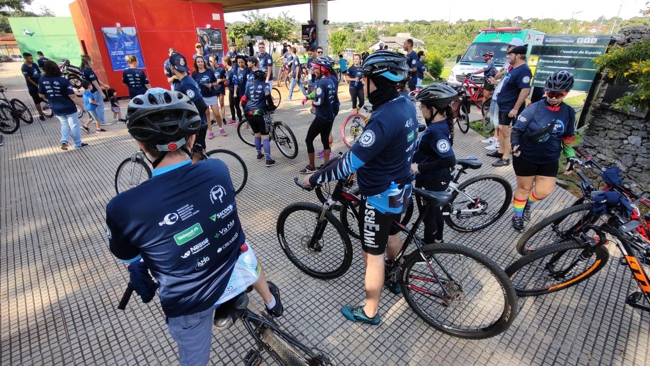 Prefeitura de Goiânia apoia passeio ciclístico de conscientização sobre câncer colorretal.