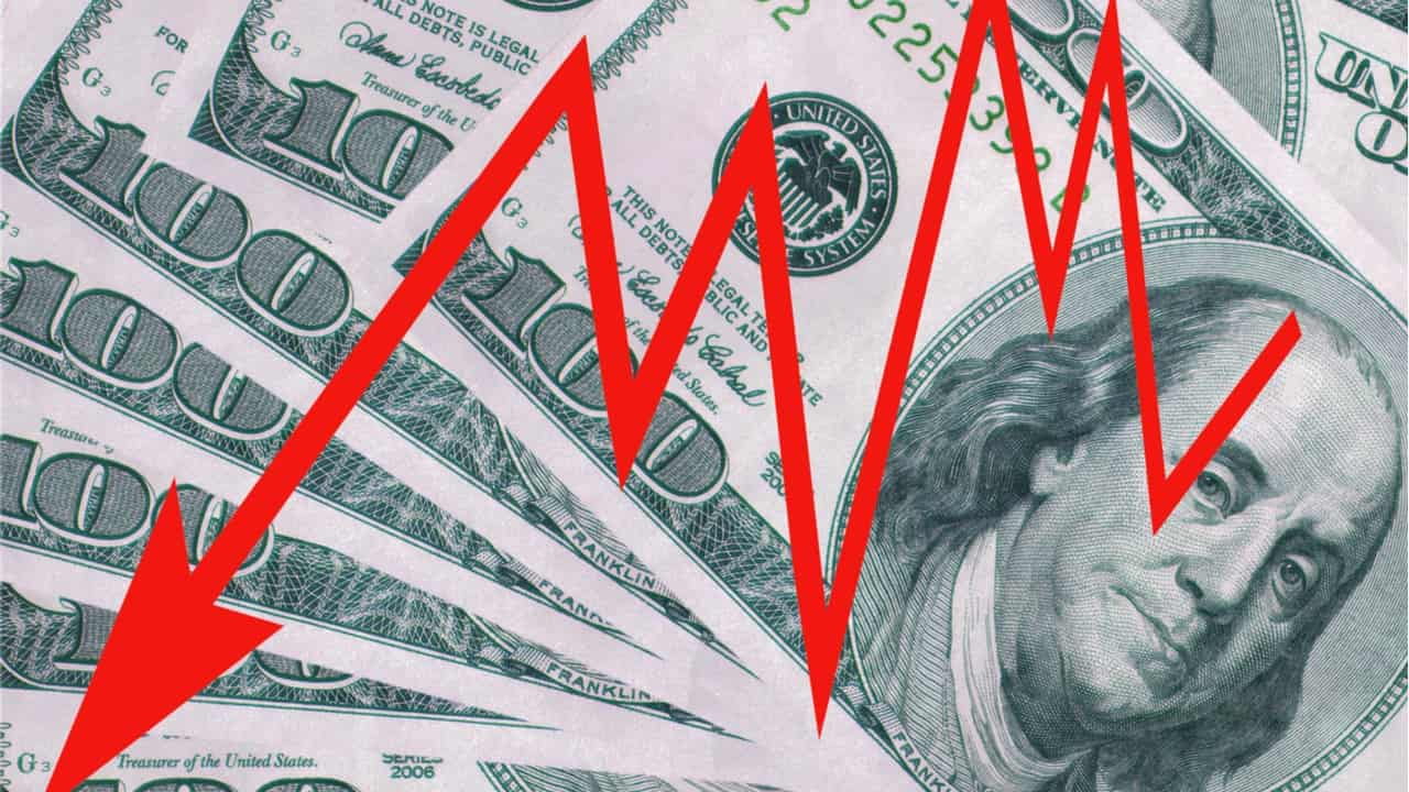 Dólar fecha a R$ 4,84, menor valor em dois anos; Ibovespa em alta