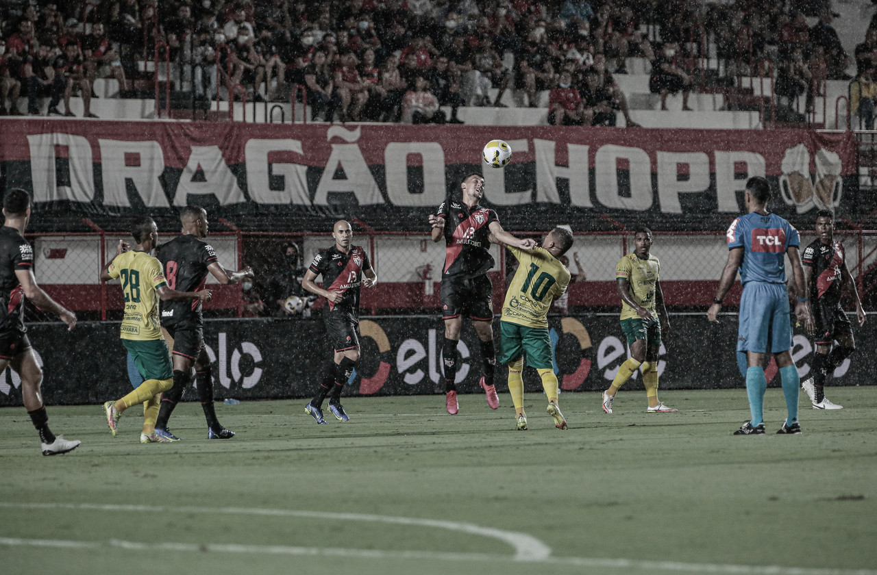 Em noite inspirada de Shaylon, Atlético-GO vence e elimina o Nova Venécia-ES