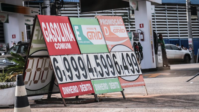 Com gasolina acima de R$ 7, vale a pena abastecer com etanol? Confira como calcular combustível