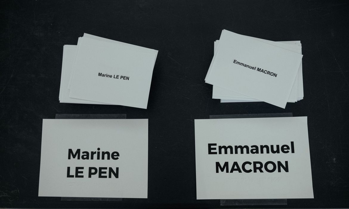 Macron ou Le Pen: França vai às urnas eleger nova Presidência