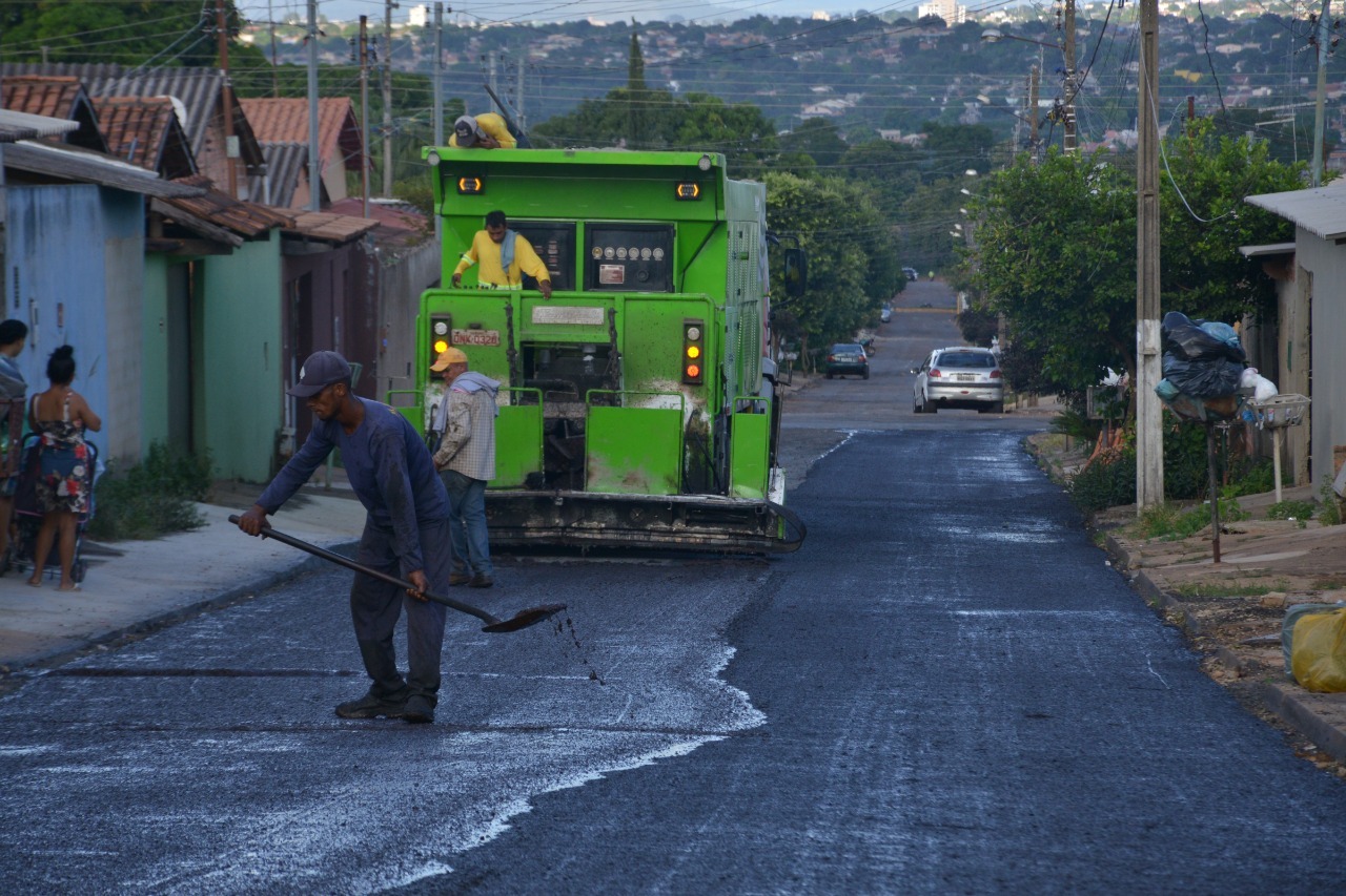 Prefeitura de Aparecida leva infraestrutura e limpeza urbana para o Jardim Tiradentes