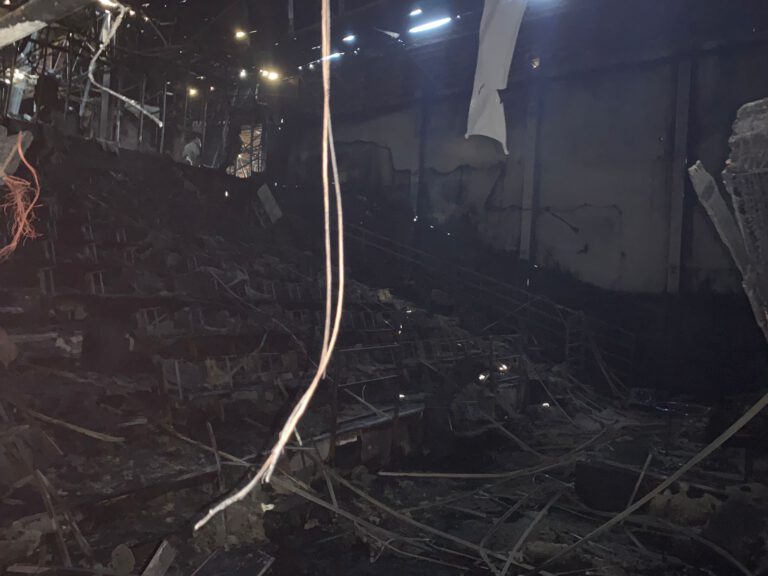 Quatro salas de cinema ficaram destruídas após incêndio no Antigo Banana Shopping