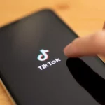 Pré-candidatos usam TikTok como plataforma de campanha e miram o eleitorado jovem