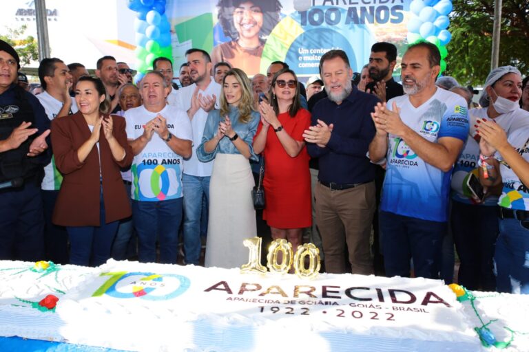 Desfile cívico celebra 100 anos de Aparecida de Goiânia.