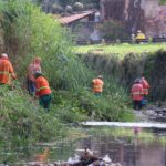 Prefeitura de Goiânia realiza limpeza do Córrego Botafogo, no Setor Sul, para evitar proliferação de doenças e acúmulo de resíduos descartados irregularmente