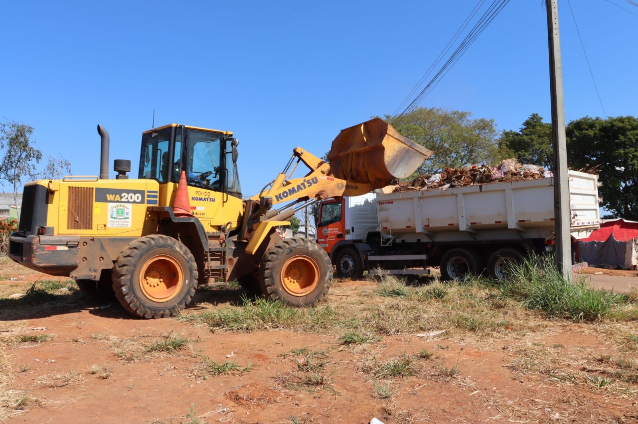 Prefeitura de Goiânia remove entulhos em mais de 50 bairros e orienta moradores sobre descarte, nesta segunda-feira (06/06)