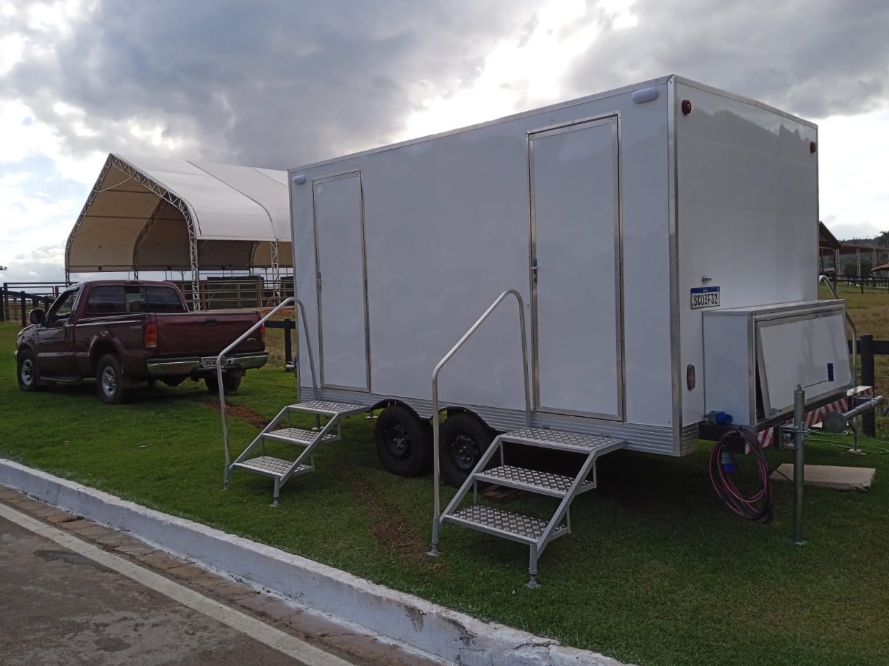 Prefeitura de Goiânia instala banheiros móveis, em formato de trailer, em 32 feiras