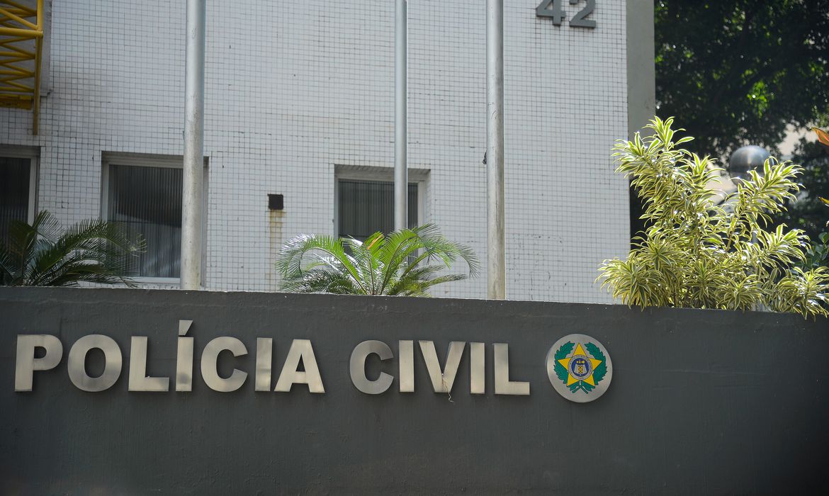Polícia faz ação contra desvio de cargas no Rio