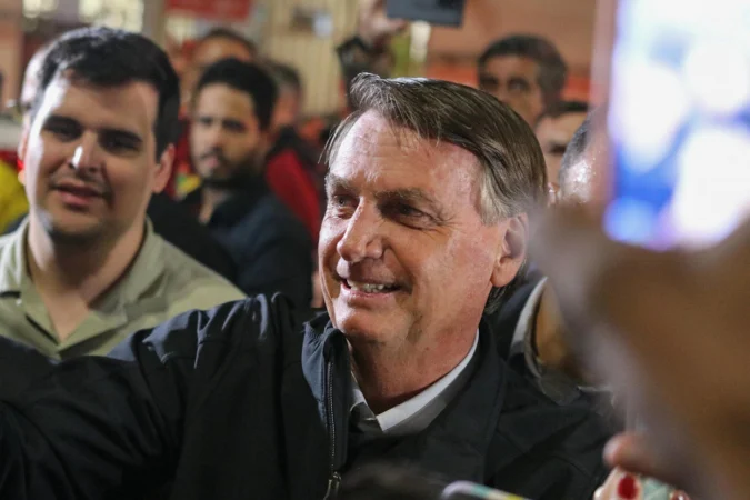 Em meio a tensão no Judiciário, Bolsonaro desafia TSE: ‘Vão cassar meu registro?’