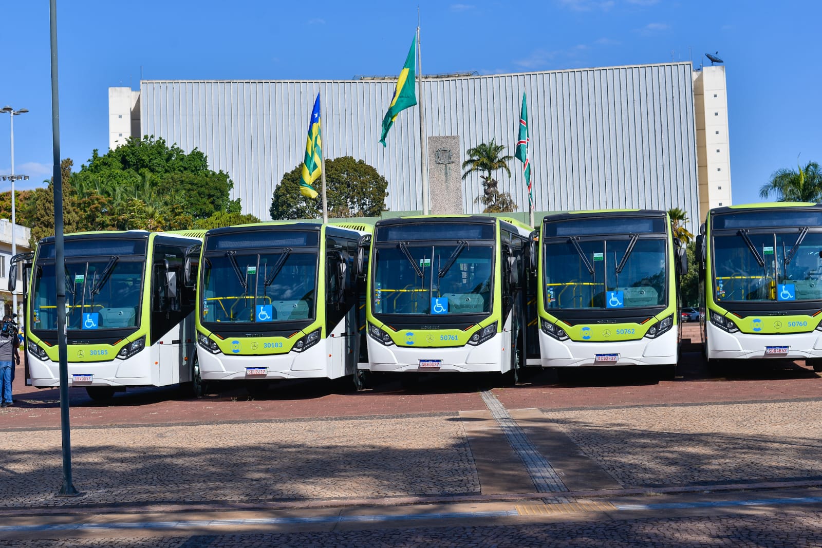 Rogério Cruz participa de apresentação dos novos ônibus que ampliam frota do Eixo Anhanguera, e destaca “empenho para melhoria do transporte público na Região Metropolitana de Goiânia”