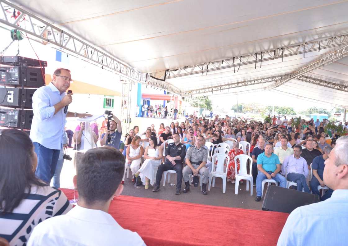 Adriano do Baldy acompanha inauguração do CMEI Coração de Mãe, em Buriti Alegre