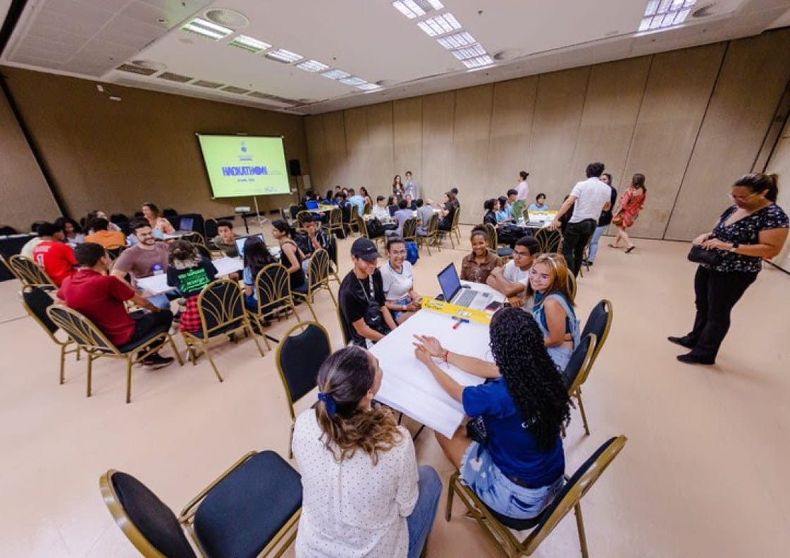 Brasil: Alunos de escola pública vencem Hackathon com jogo de tabuleiro que combate a desinformação sobre vacinação