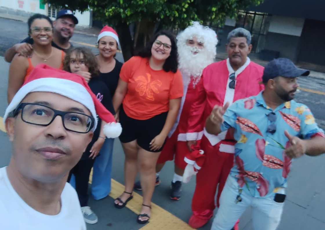 Goiandira: Vereador Romes e amigos levam mais alegria a crianças goiandirenses neste Natal