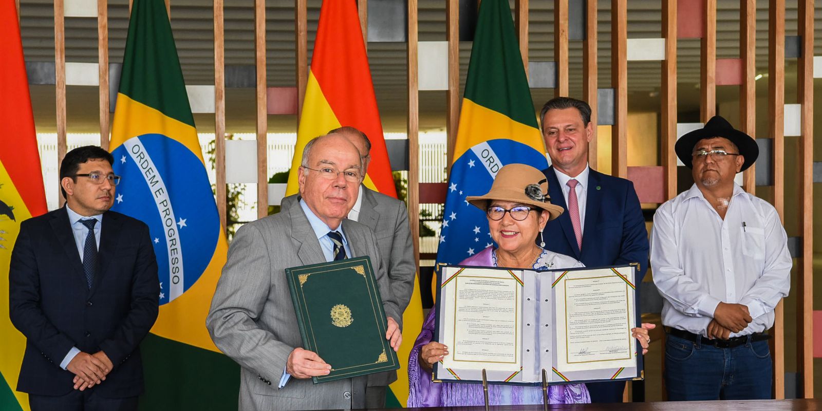 Brasil e Bolívia assinam acordo para ampliar produção de fertilizantes