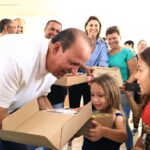 Caldas Novas: Prefeitura e Câmara entregam mais de 13 mil kits escolares e pedagógicos para a Educação Municipal