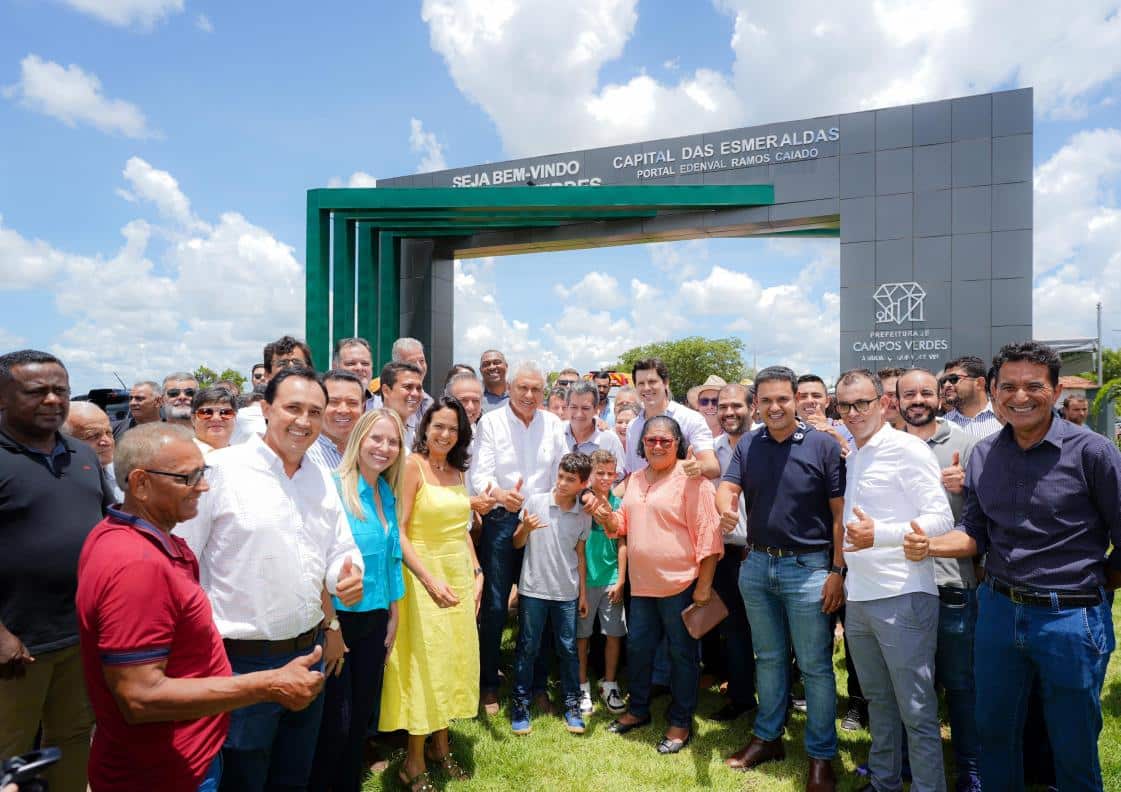 Campos Verdes de Goiás: Ao lado do prefeito Haroldo Naves, o governador Caiado participa de inauguração de portal que homenageia seu pai na cidade