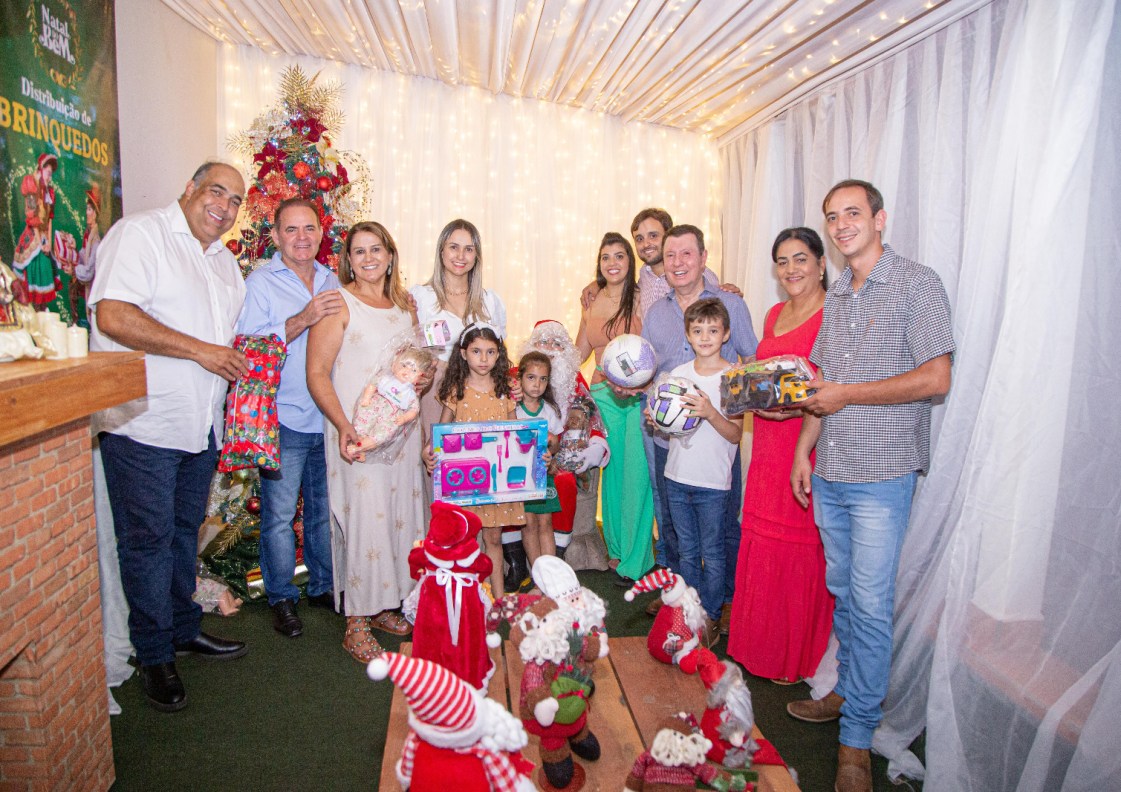 Davinópolis abre programação natalina com abertura da casinha do papai noel, cantata de natal e distribuição de brinquedos