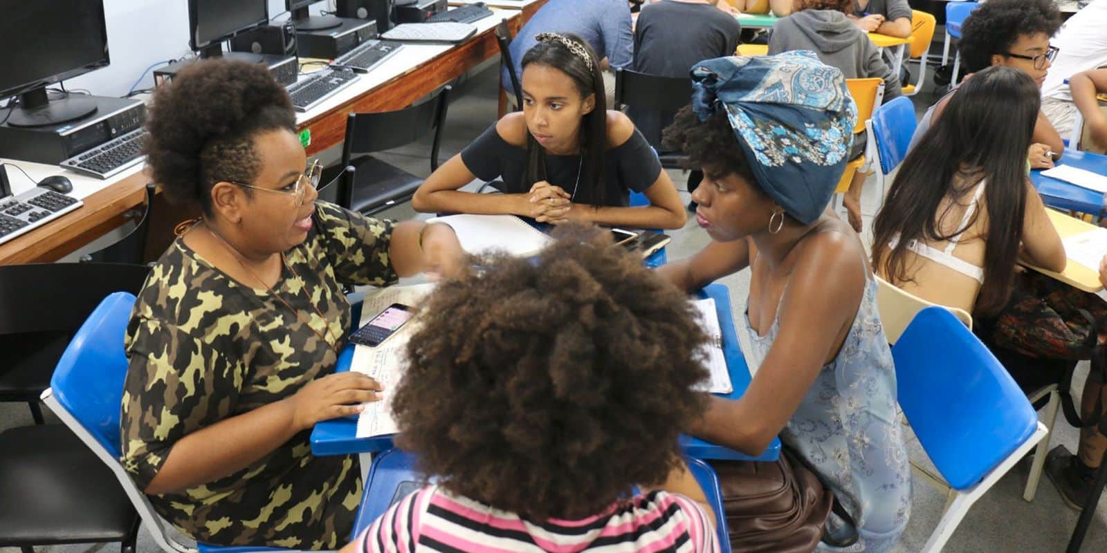 Estudantes da UFRJ poderão fazer cursos gratuitos em empresa chinesa