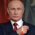 Ex-oficial russo crítico de Putin é condenado à prisão por extremismo