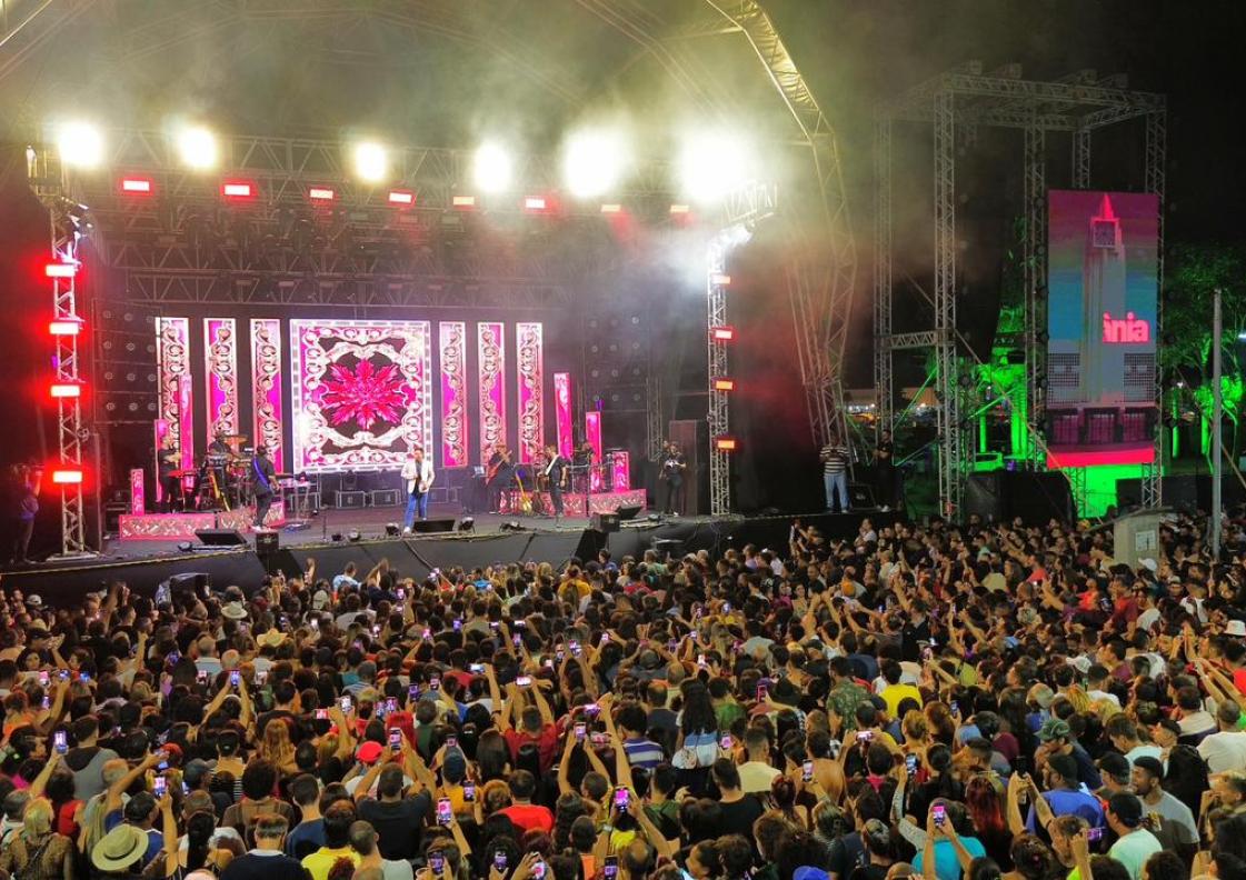 Goiânia 90 anos: Leonardo leva mais de 30 mil pessoas para grande show na Praça do Trabalhador