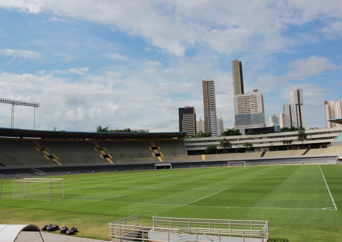 Governo de Goiás inicia avaliação de projetos para modernização do Estádio Serra Dourada