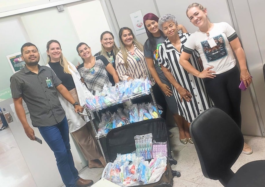 Hugo recebe 185 kits de higiene pessoal para pacientes