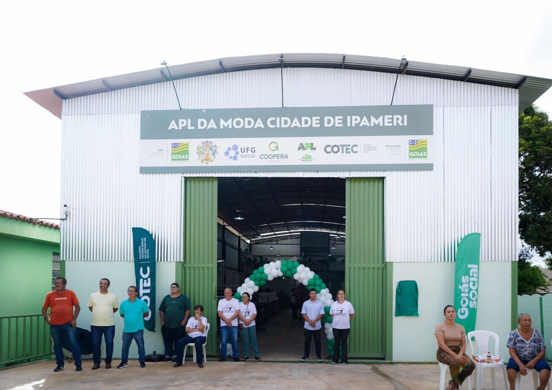 Ipameri: Caiado junto com prefeito Jânio Pacheco entrega máquina de corte de tecido a APL da moda da cidade