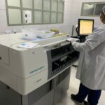 Laboratório do HEJ recebe certificação de excelência pelo Programa Nacional de Controle de Qualidade