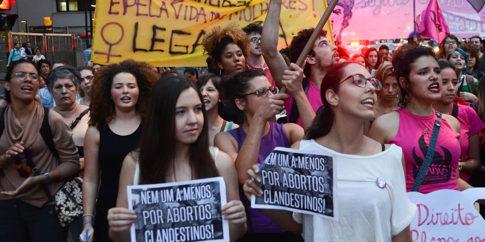 Leis municipais e estaduais dificultam acesso ao aborto legal