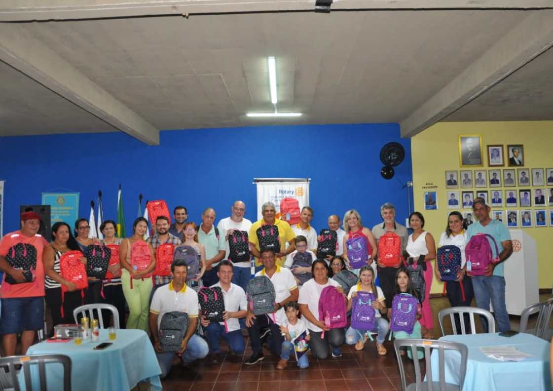 Programa Rotary na Escola do Rotary Club Catalão 1° de Novembro beneficia turma da Escola Municipal da comunidade Cisterna