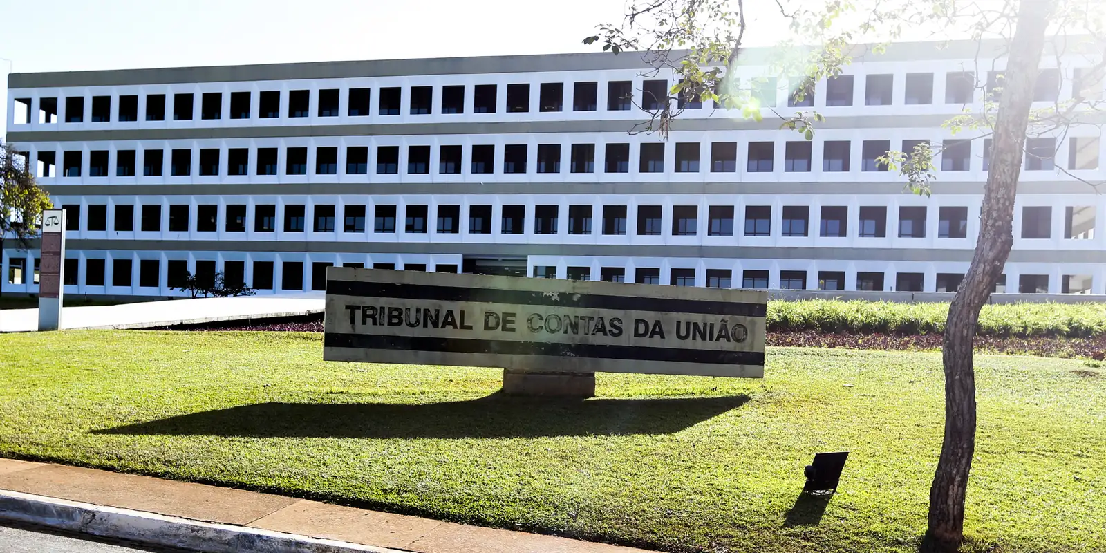 TCU suspende licitação de R$ 1,4 bilhão da Fiocruz