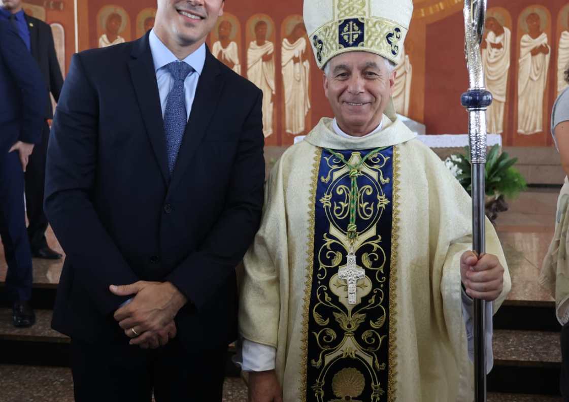 Vice-governador Daniel Vilela prestigia posse do novo bispo da Diocese de Jataí