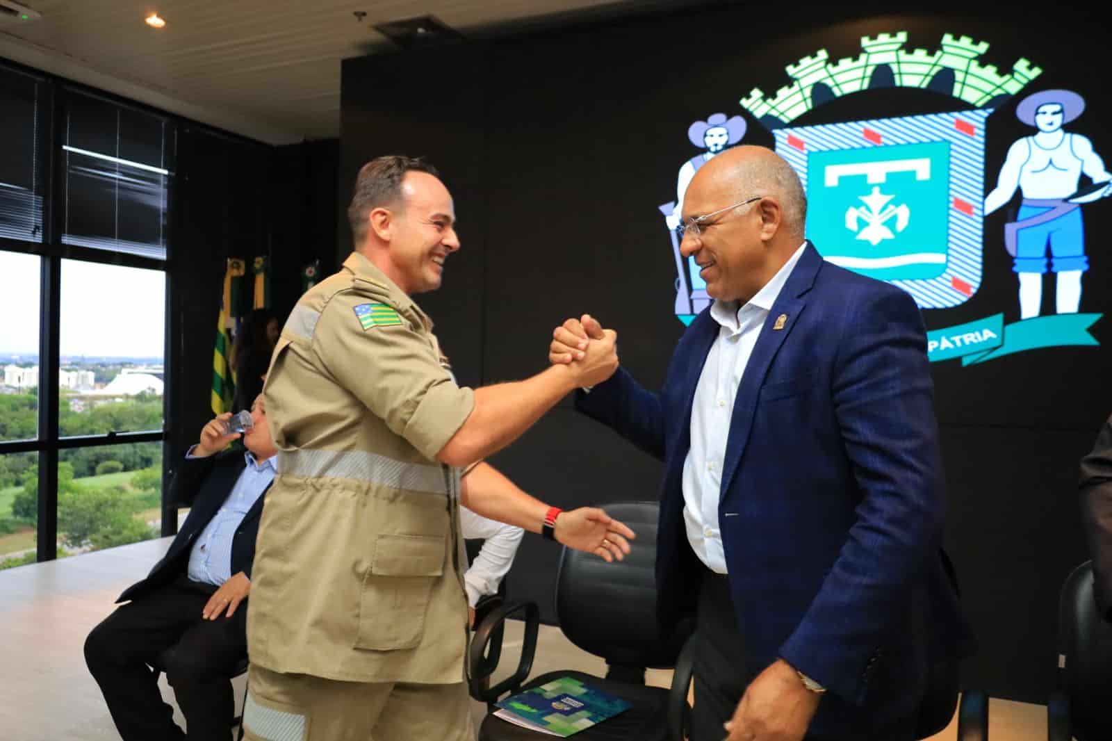 Prefeito Rogério sanciona projeto que concede área para ampliação do Centro de Treinamento do Corpo de Bombeiros em Goiânia