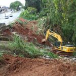 Prefeitura de Goiânia recupera terreno com erosão na Avenida 3° Radial, no Setor Pedro Ludovico